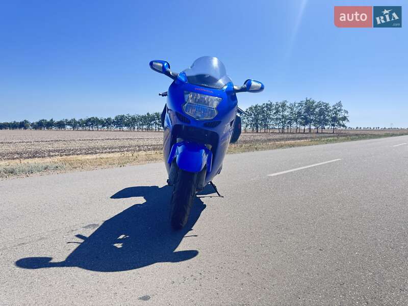 Спортбайк Honda CBR 1100XX 2000 в Татарбунарах