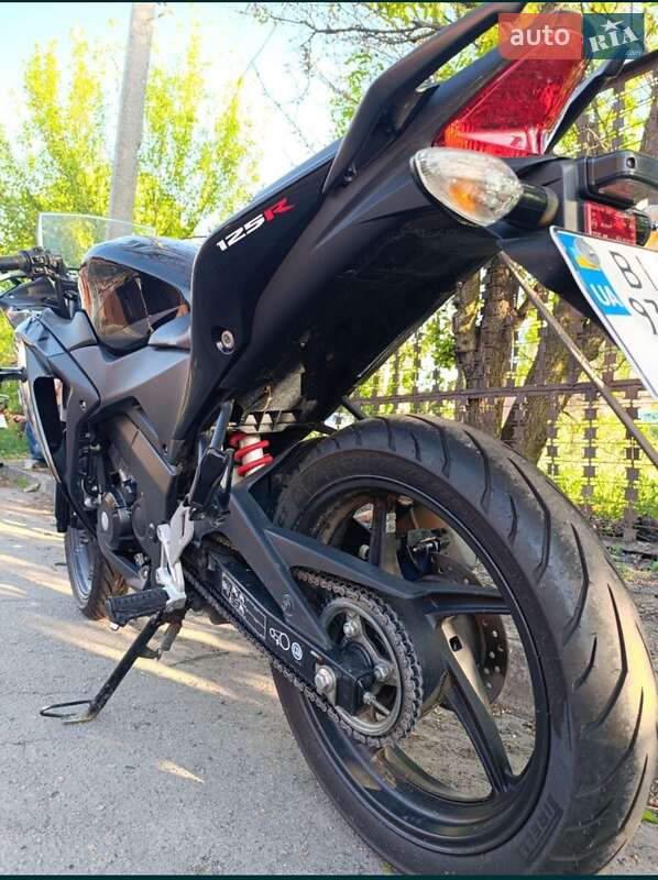 Мотоцикл Без обтекателей (Naked bike) Honda CBR 125R 2016 в Полтаве