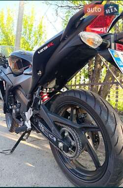 Мотоцикл Без обтекателей (Naked bike) Honda CBR 125R 2016 в 