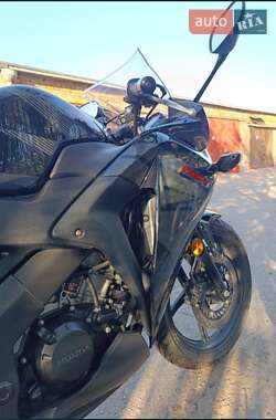 Мотоцикл Без обтекателей (Naked bike) Honda CBR 125R 2016 в 
