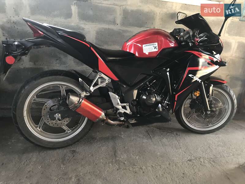 Honda CBR 250R 2011