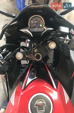 Мотоцикл Спорт-туризм Honda CBR 250R 2011 в 