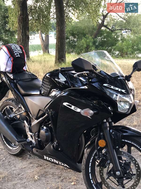 Спортбайк Honda CBR 250R 2012 в 