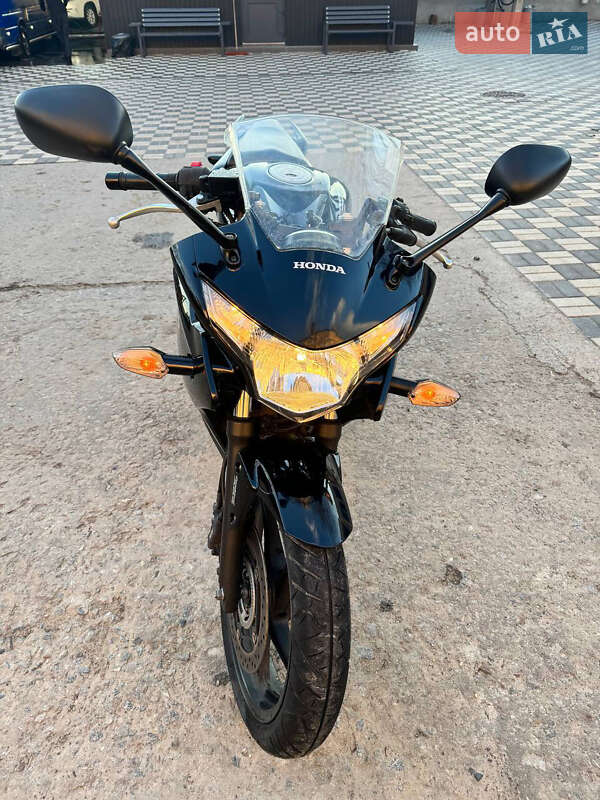 Спортбайк Honda CBR 250R 2013 в Ананьеве