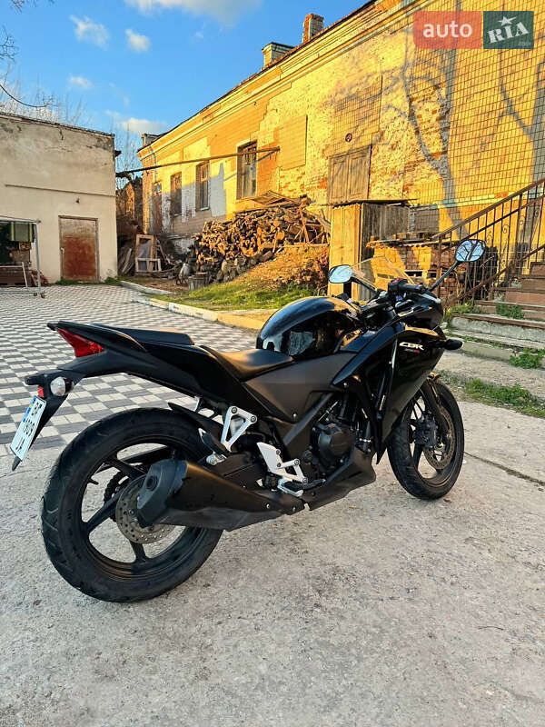 Спортбайк Honda CBR 250R 2013 в Ананьеве