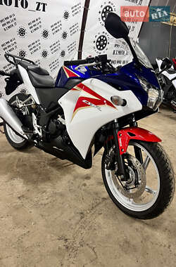 Мотоцикл Спорт-туризм Honda CBR 250R 2012 в 