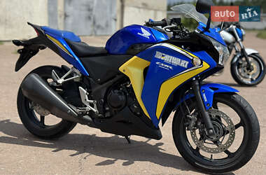 Мотоцикл Без обтекателей (Naked bike) Honda CBR 250R 2013 в Сновске