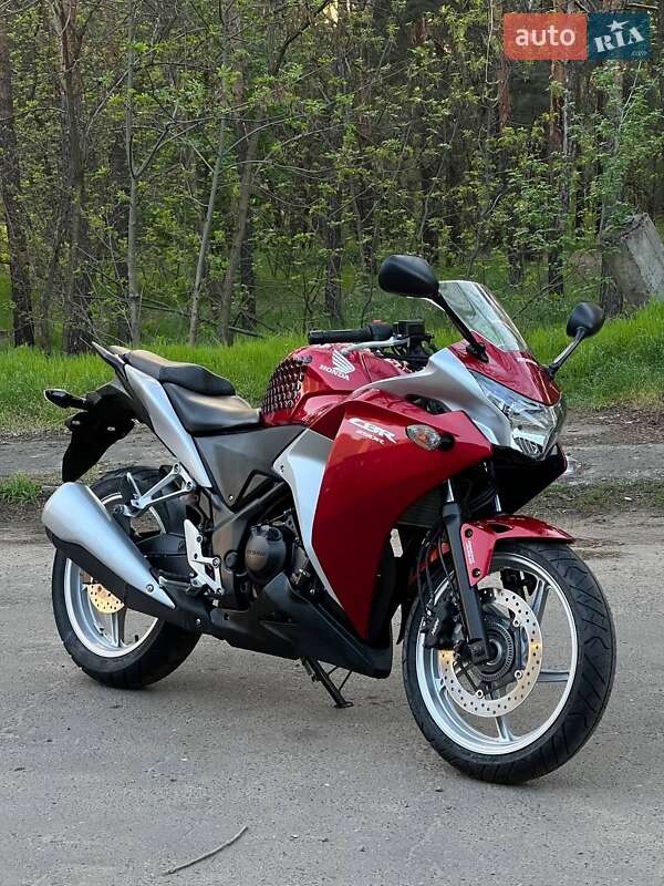 Мотоцикл Спорт-туризм Honda CBR 250R 2011 в 