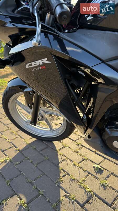 Спортивные снегоходы Honda CBR 250R 2012 в Киеве