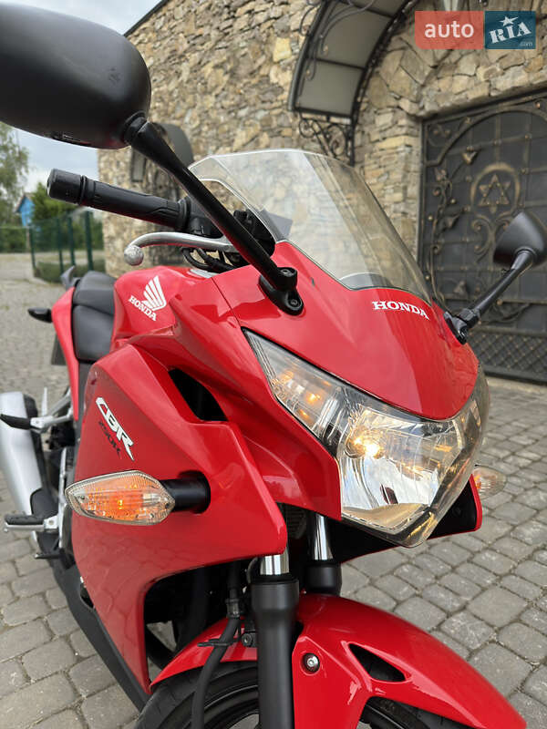 Спортбайк Honda CBR 250R 2016 в Городку
