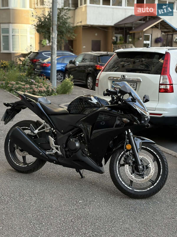 Спортбайк Honda CBR 250R 2012 в 
