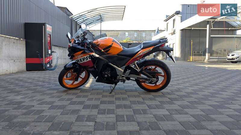 Спортбайк Honda CBR 250R 2014 в Хмельницком