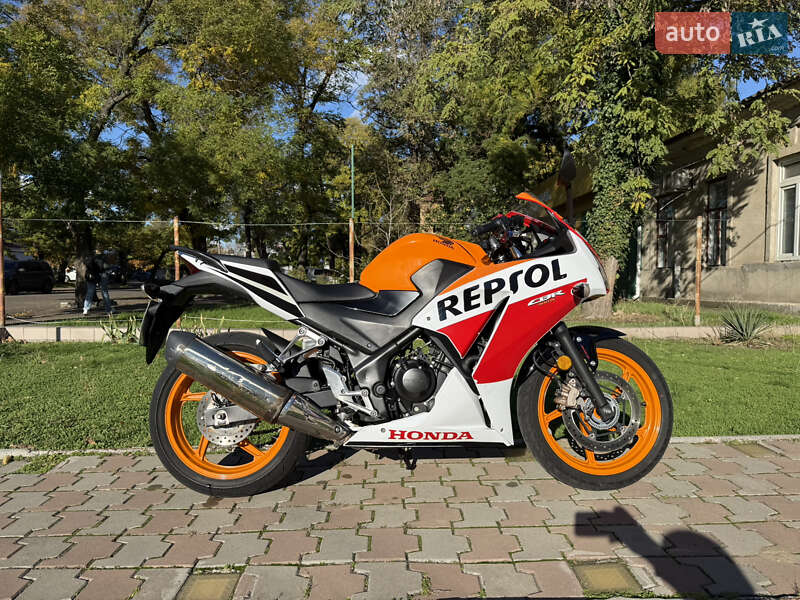 Спортбайк Honda CBR 300R 2015 в Миколаєві фото 2 Спортбайк Honda CBR 300R 2015 в Миколаєві