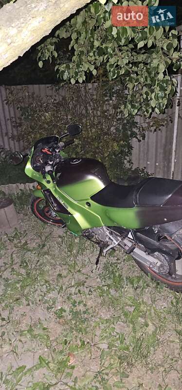 Спортбайк Honda CBR 400F 1999 в 