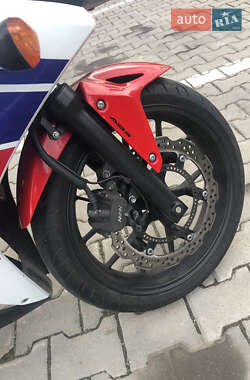 Спортбайк Honda CBR 400R 2013 в 