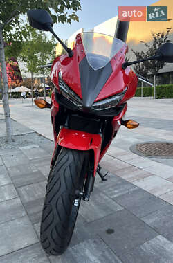 Спортбайк Honda CBR 400R 2016 в 