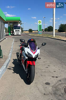 Мотоцикл Спорт-туризм Honda CBR 400R 2013 в 