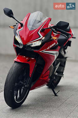 Спортбайк Honda CBR 400R 2019 в 