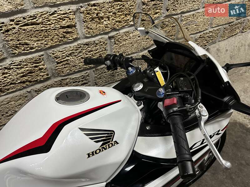 Спортбайк Honda CBR 400R 2021 в Одесі фото 6 Спортбайк Honda CBR 400R 2021 в Одесі