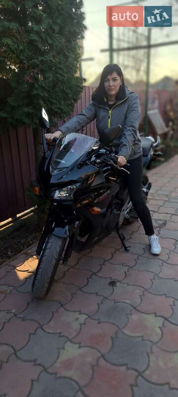 Спортбайк Honda CBR 400R 2013 в Казатине