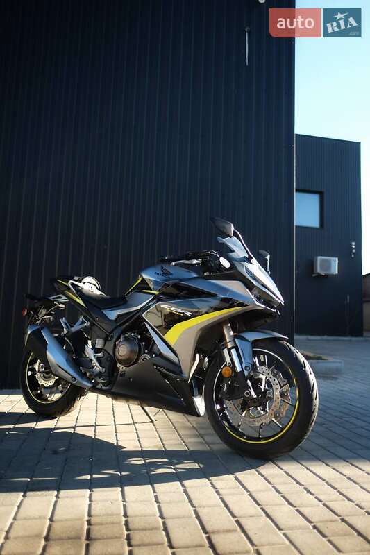 Honda CBR 500R 2023
