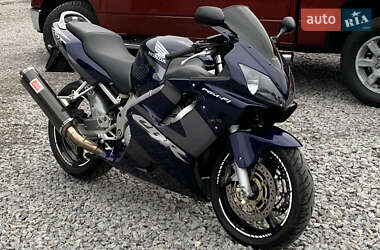 Спортбайк Honda CBR 600F4i 2002 в Виннице