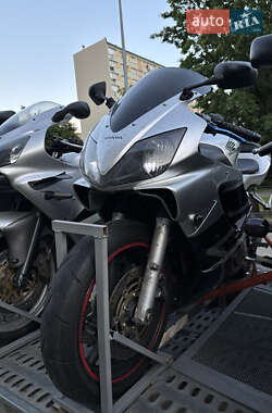 Спортбайк Honda CBR 600F4i 2001 в Виннице