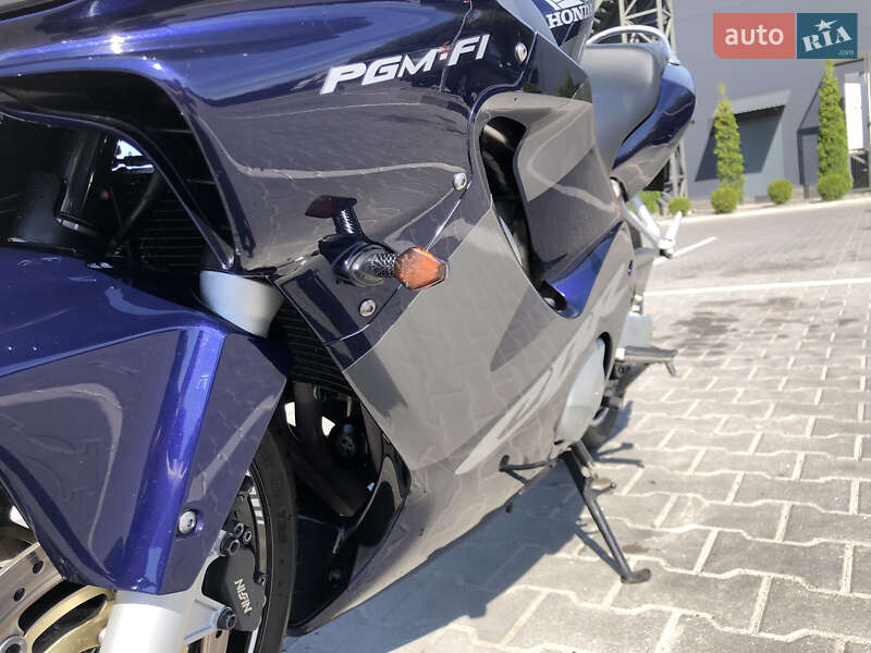 Спортбайк Honda CBR 600F4i 2002 в Виннице