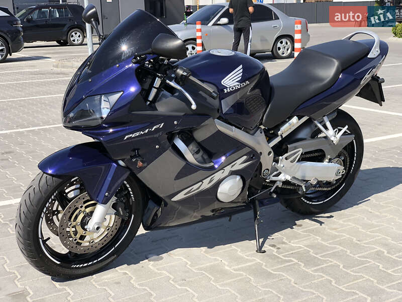 Спортбайк Honda CBR 600F4i 2002 в Виннице