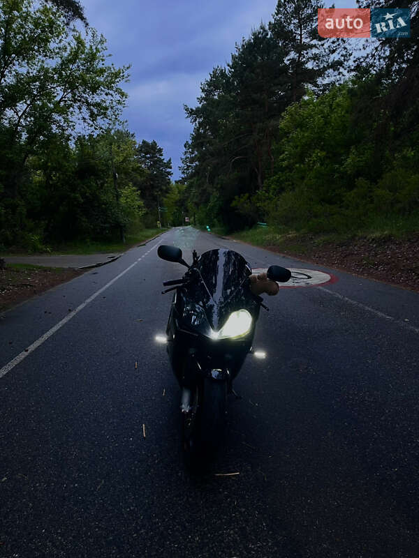 Спортбайк Honda CBR 600F4i 2006 в Киеве