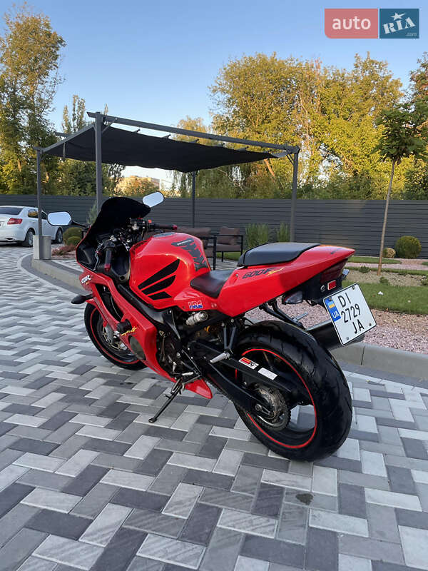 Спортбайк Honda CBR 600F4i 2001 в Каневі