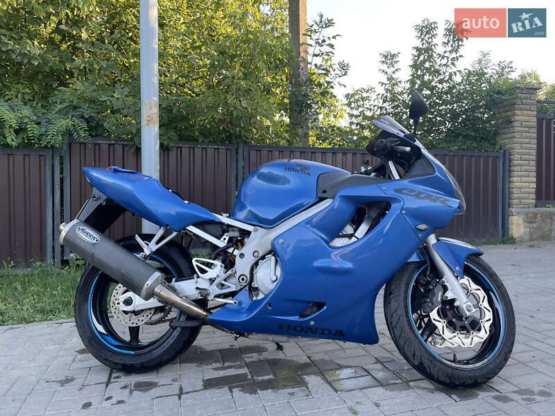 Спортбайк Honda CBR 600F4i 2002 в Могилев-Подольске