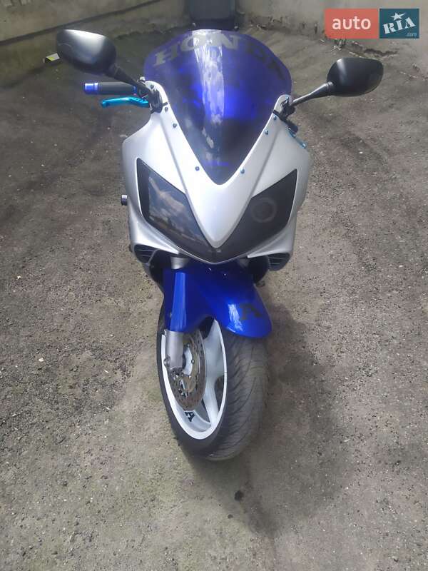Спортбайк Honda CBR 600F 2001 в Николаеве