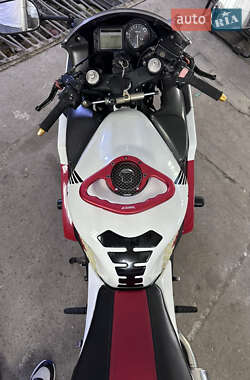 Спортбайк Honda CBR 600F 2001 в 
