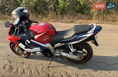 Мотоцикл Спорт-туризм Honda CBR 600F 2001 в 