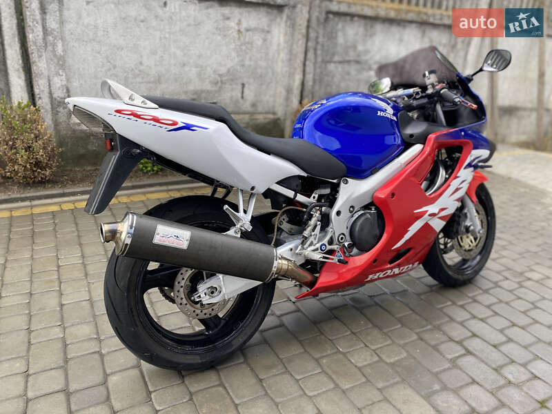 Спортбайк Honda CBR 600F 2000 в Виннице фото 2 Спортбайк Honda CBR 600F 2000 в Виннице