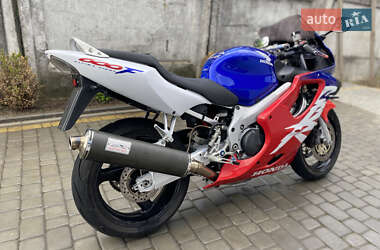 Спортбайк Honda CBR 600F 2000 в 