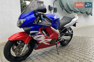Спортбайк Honda CBR 600F 2000 в 