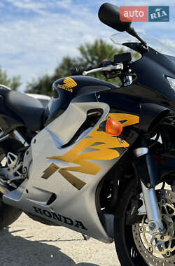 Мотоцикл Спорт-туризм Honda CBR 600F 2000 в Ровно