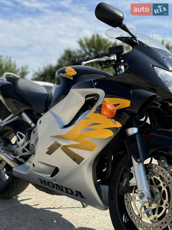 Мотоцикл Спорт-туризм Honda CBR 600F 2000 в 