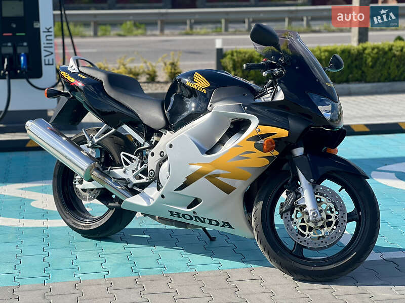 Мотоцикл Классик Honda CBR 600F 2000 в 