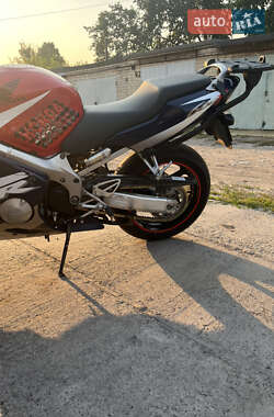 Мотоцикл Спорт-туризм Honda CBR 600F 2001 в 