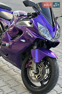 Спортбайк Honda CBR 600F 2001 в 