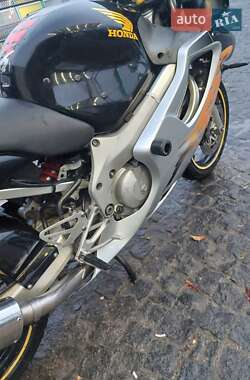 Мотоцикл Спорт-туризм Honda CBR 600F 1999 в 