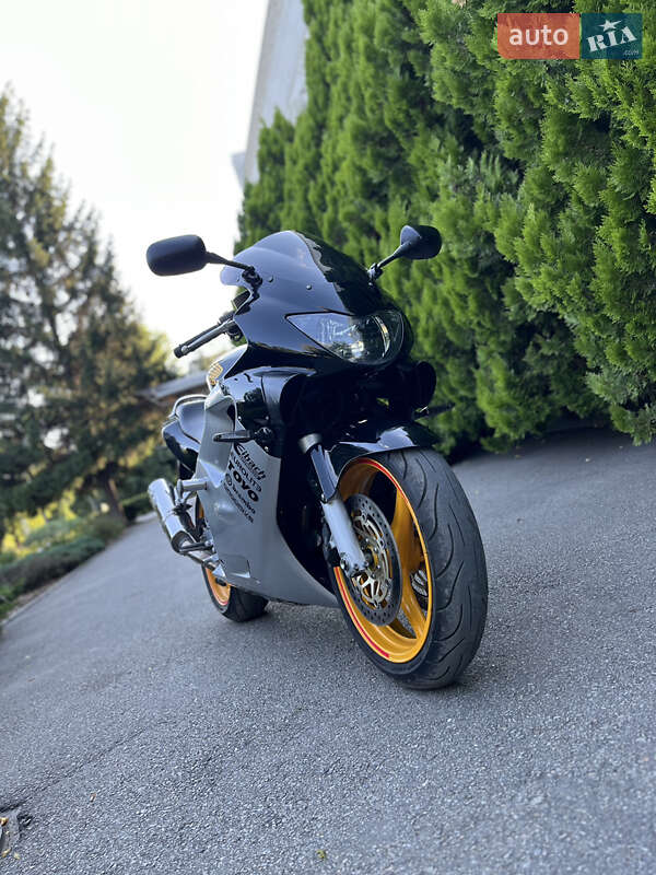 Спортбайк Honda CBR 600F 1999 в Павлограді фото 12 Спортбайк Honda CBR 600F 1999 в Павлограді