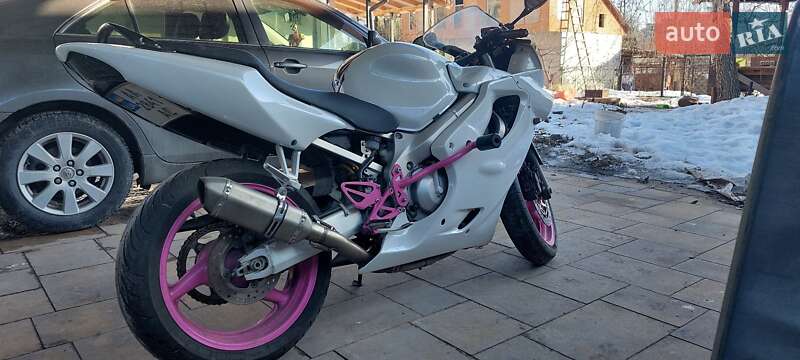 Спортбайк Honda CBR 600F 2001 в Киеве