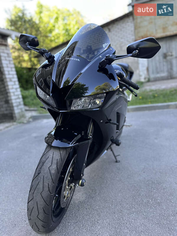 Спортбайк Honda CBR 600RR 2013 в 