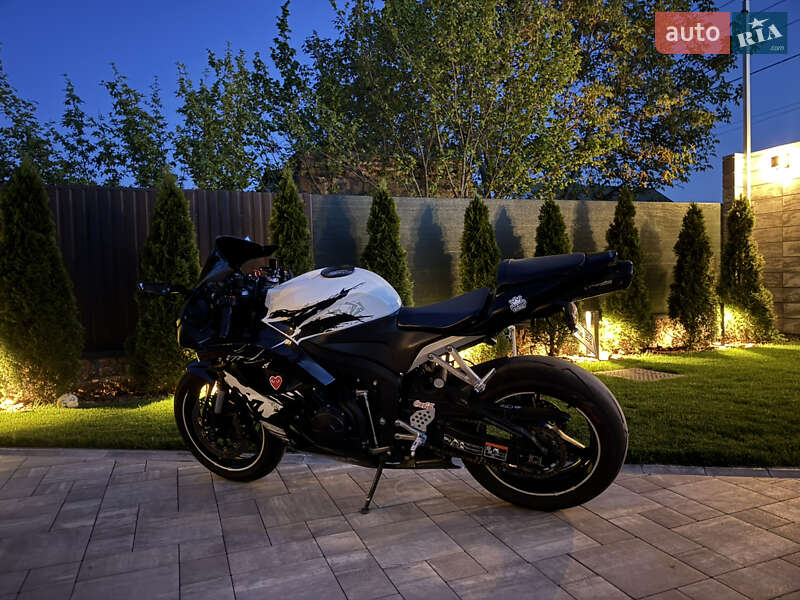 Спортбайк Honda CBR 600RR 2010 в 