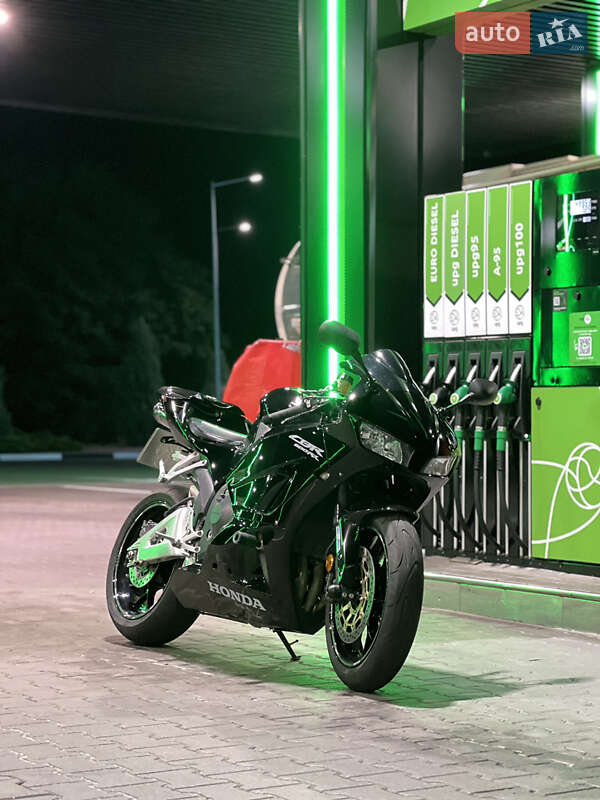 Спортбайк Honda CBR 600RR 2014 в Буче