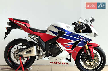 Спортбайк Honda CBR 600RR 2013 в  фото 2 Спортбайк Honda CBR 600RR 2013 в